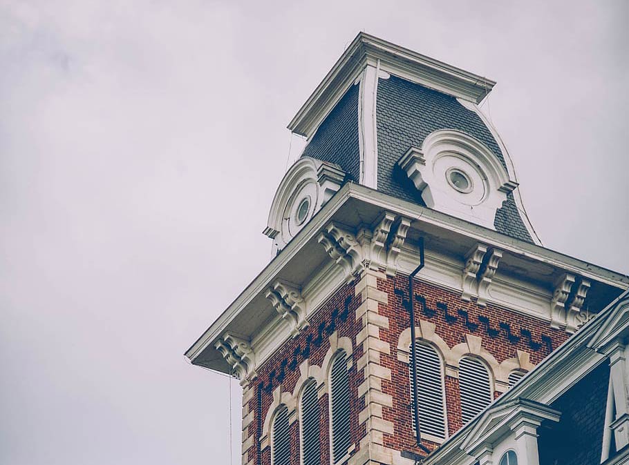 Photo of Old Main building in Fayetteville, Arkansas